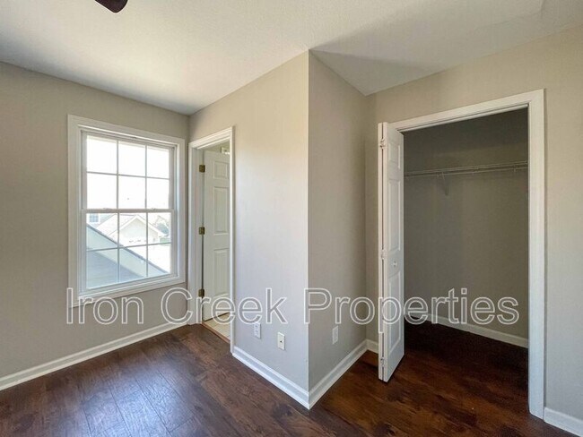 Building Photo - 100 Rotunda Cir