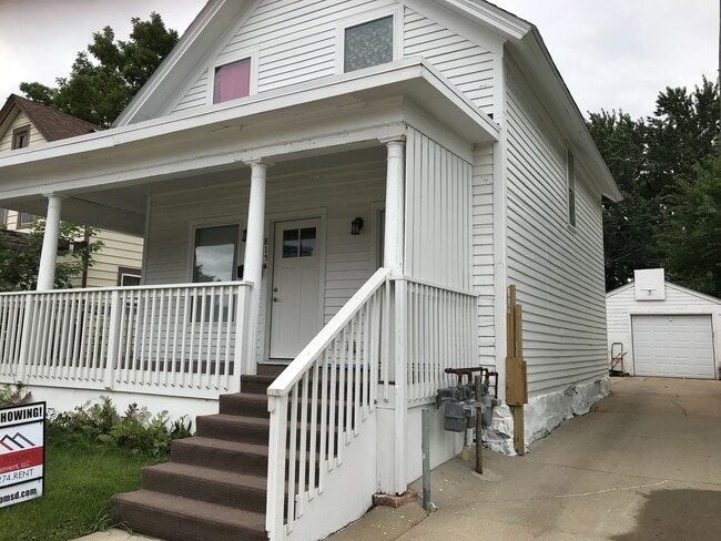 Building Photo - 815 W 11th St