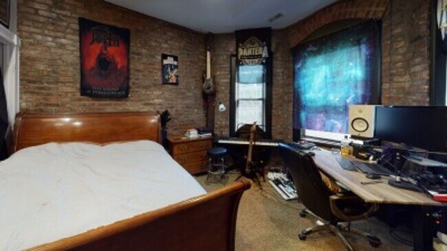 Building Photo - BERKLEE 3 BR Apartment - 9/1