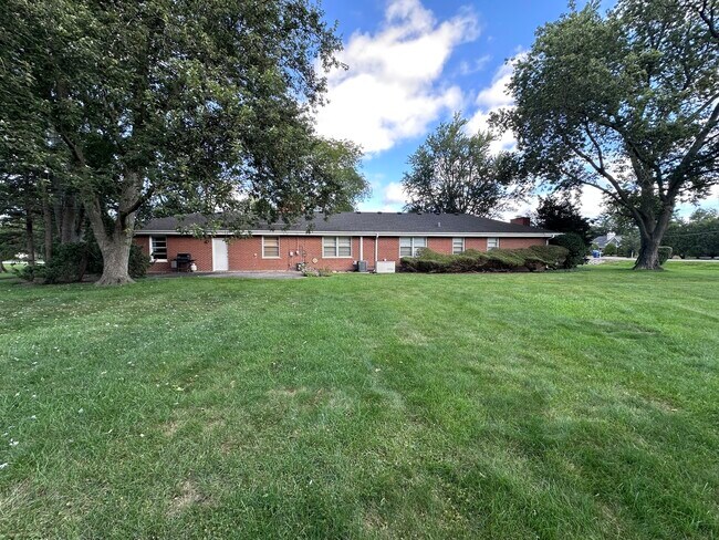 Building Photo - 2300 Landwehr Rd