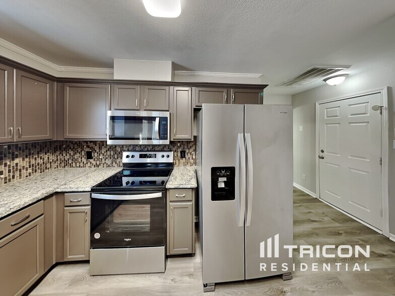 Building Photo - 1575 Wildflower Dr