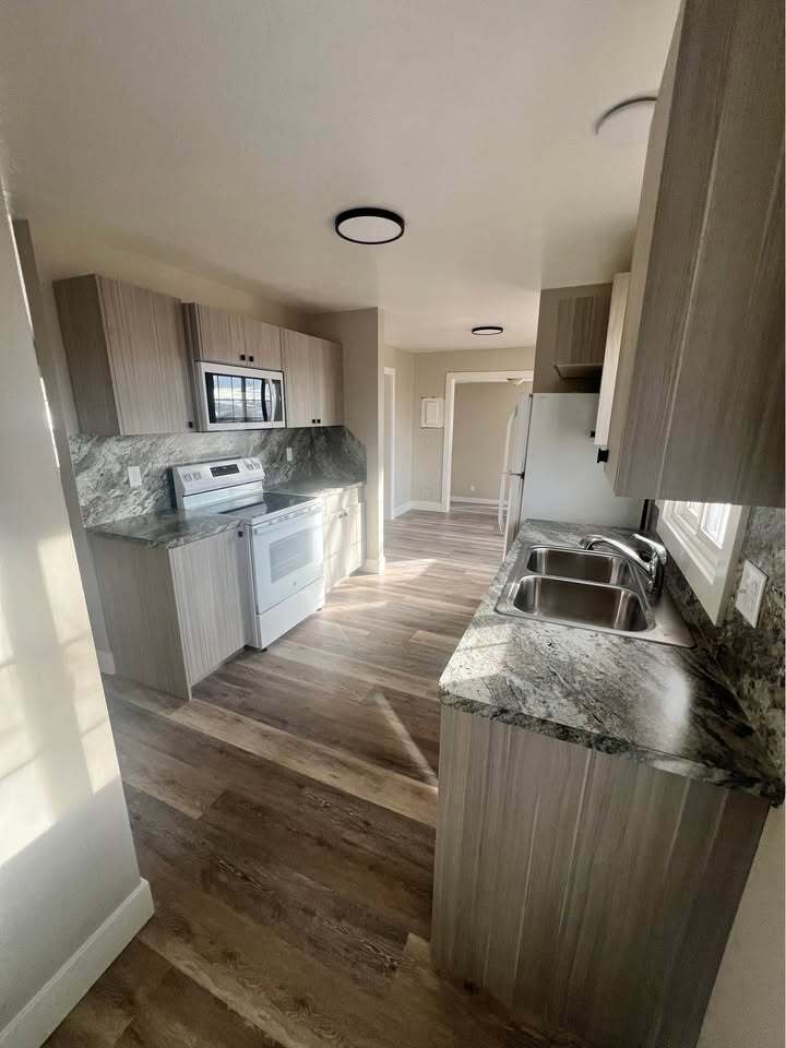 Building Photo - 643 N 2400 E