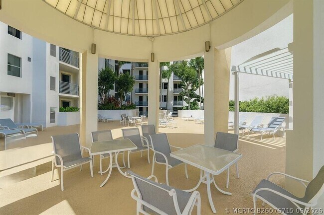 Building Photo - 1830 Radius Dr