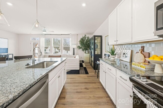 Building Photo - 3308 Glade Dr