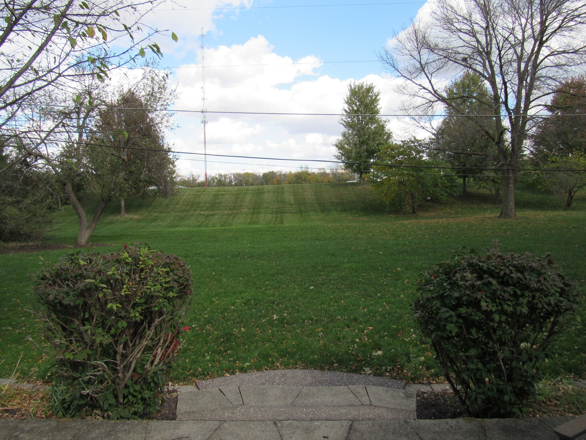 Building Photo - 233 Manor Dr