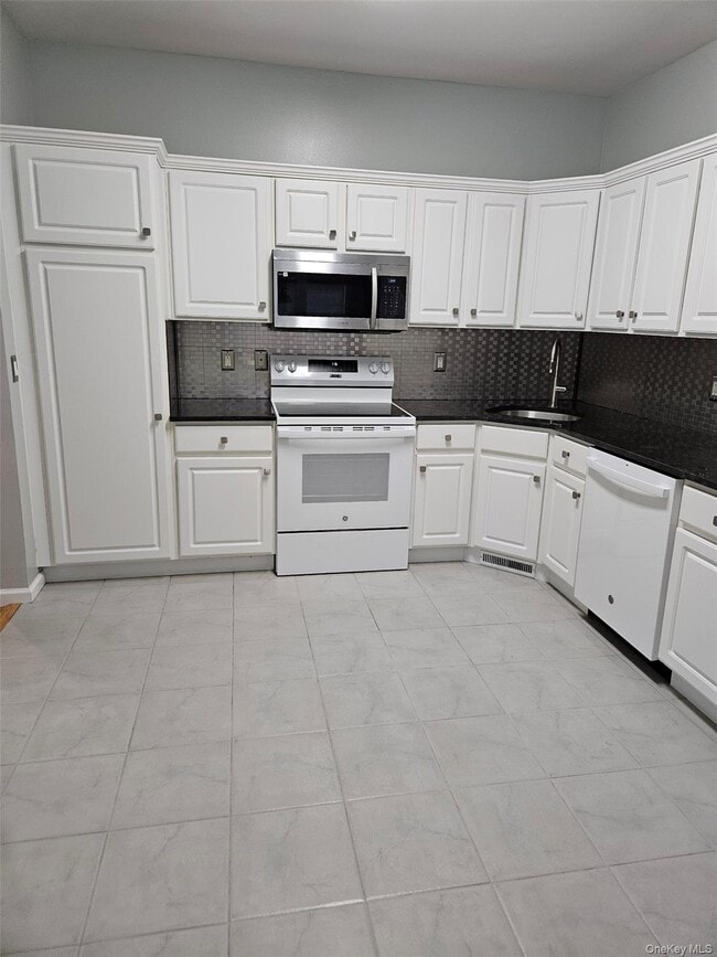 Building Photo - 1476 Iroquois St