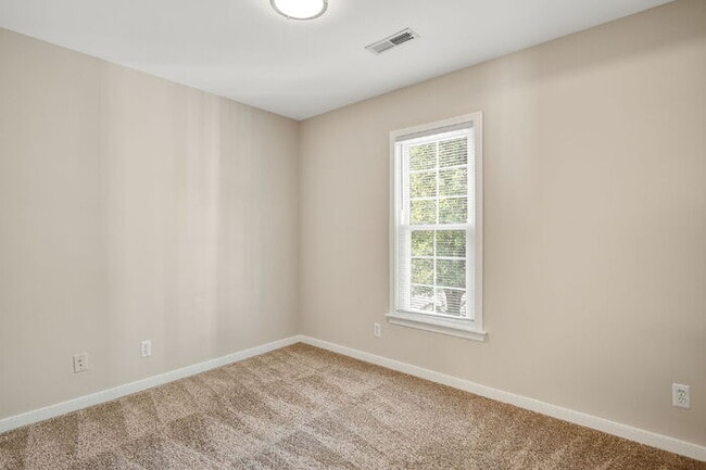 Building Photo - 3 Bedroom Ranch Home with Fenced Yard in Richmond – Available July 15th – $2,295/mo