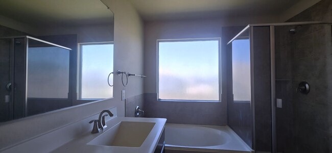 Building Photo - 160 Wild Rose Ct