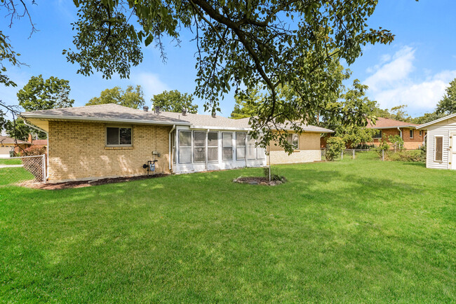 Building Photo - Lovely 3 Bedroom in Dayton