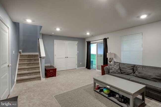 Building Photo - 104 Levis Dr