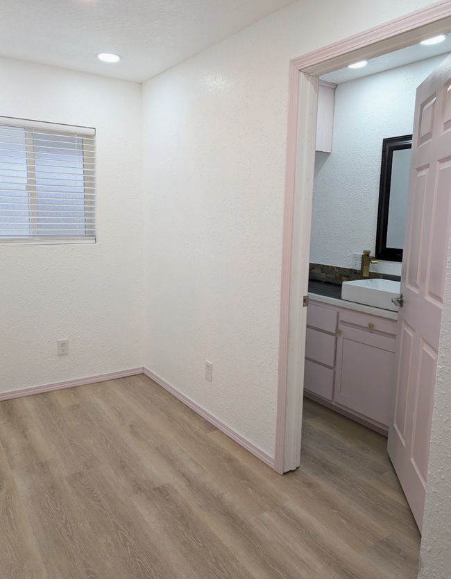 Building Photo - 1417 S Kimball Ave