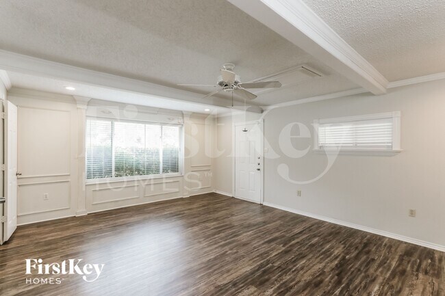 Building Photo - 1008 Micarta Dr