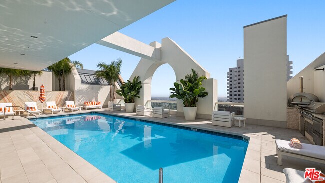 Building Photo - 10520 Wilshire Blvd