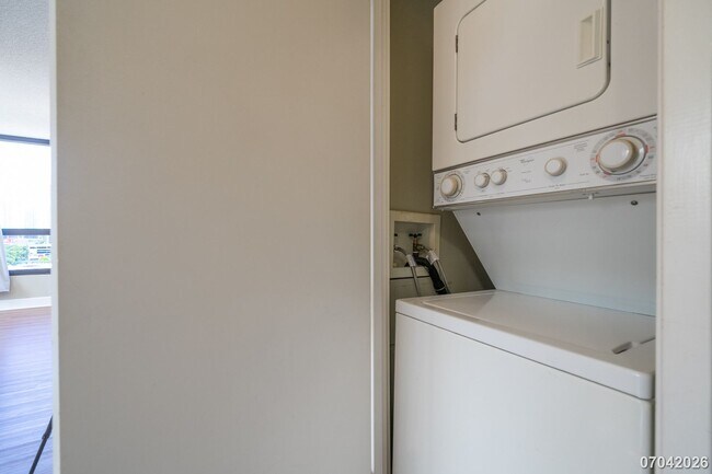 Building Photo - Available now!  2br/2ba/1pkg Condo in Royal Capitol Plaza in Kakaako