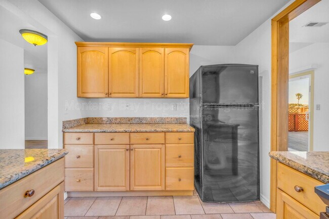 Building Photo - 143 Seal Ct