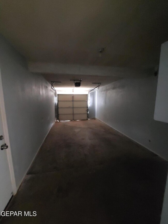 Building Photo - 2212 Cumbre Negra St