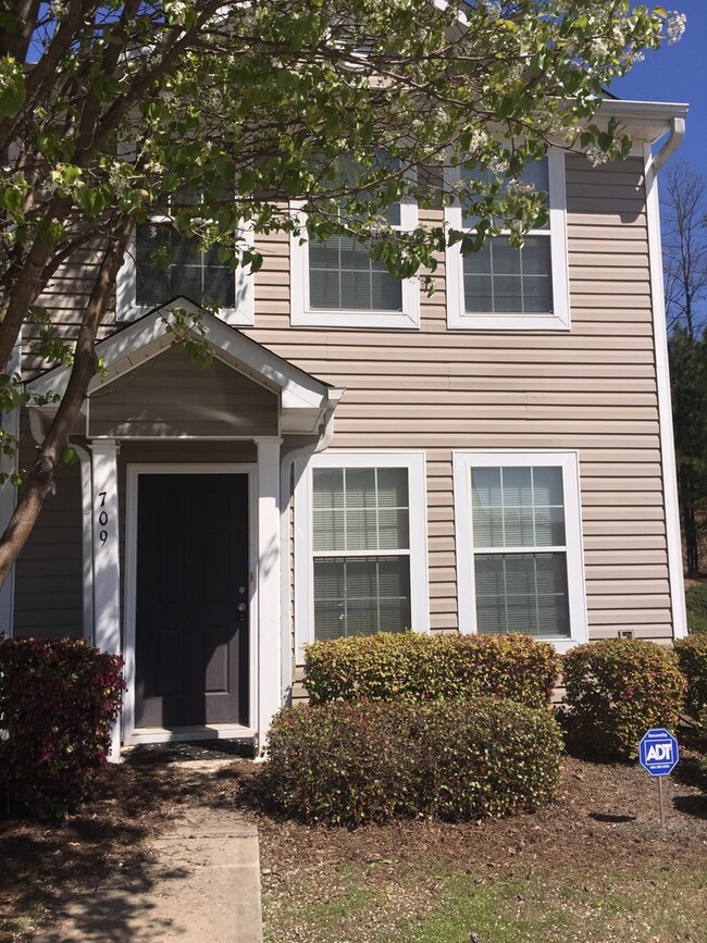 Primary Photo - 2 Bedrooms, 2.5 Baths Townhouse located in...