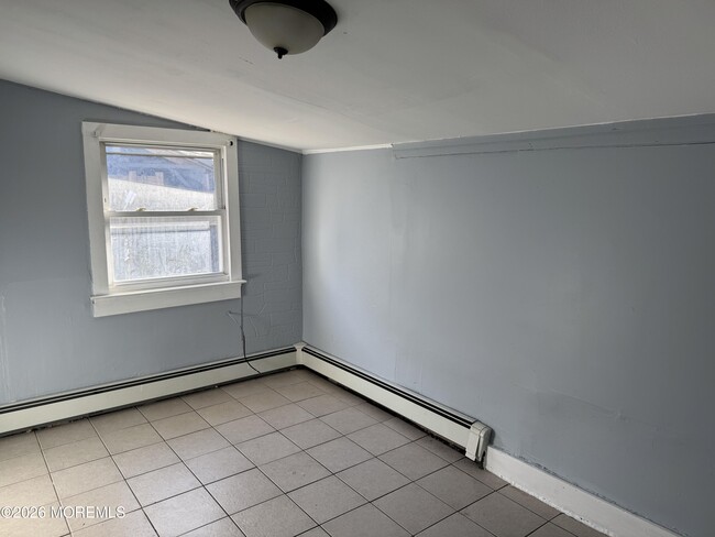 Building Photo - 811 Central Ave