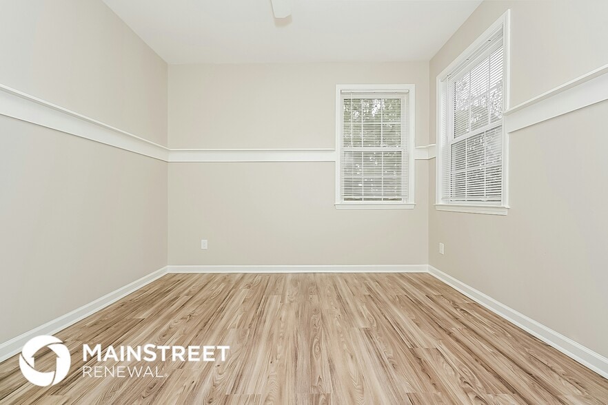 Building Photo - 107 Denham Square