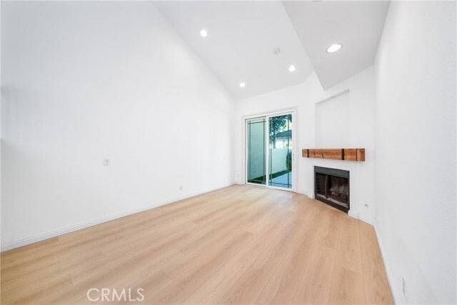 Building Photo - 3 Almador