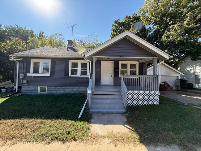 Primary Photo - 2218 Green St