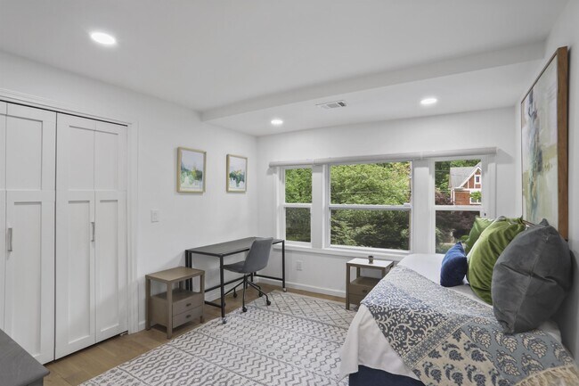 Building Photo - 1315 Normandy Dr NE