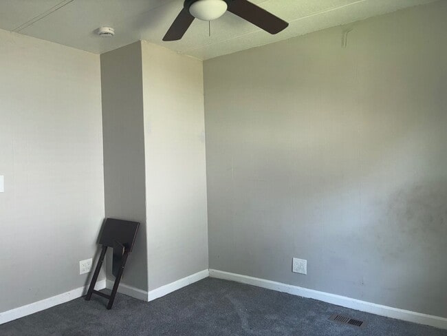 Building Photo - 476 Stallion Ct