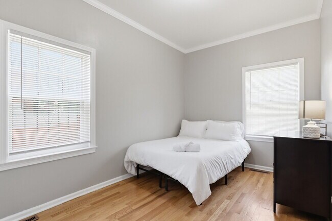 Building Photo - Furnished 10-Bedroom Single-Family Home in Buffalo