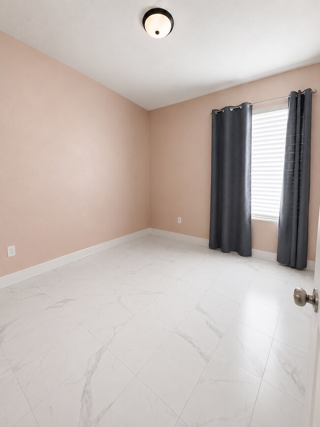 Building Photo - Coming soon! Beautiful single story home in Los banos