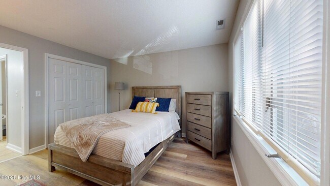 Building Photo - 704 Dover St