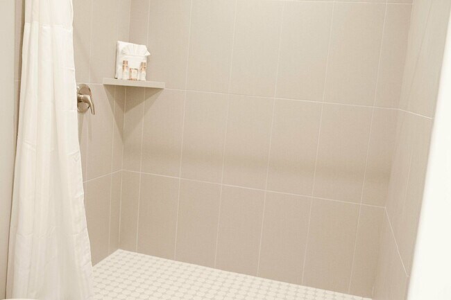 Building Photo - Short term lease options! Spacious Condo in Washington