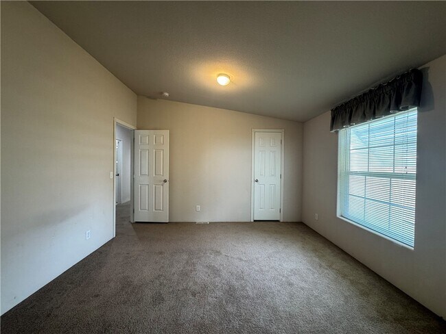 Building Photo - 10044 Kent Rd