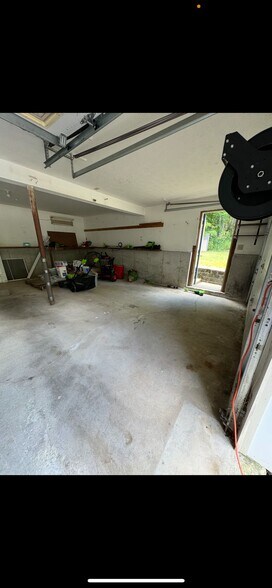 Building Photo - 76 Groton Rd