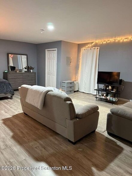 Building Photo - 125 N River St