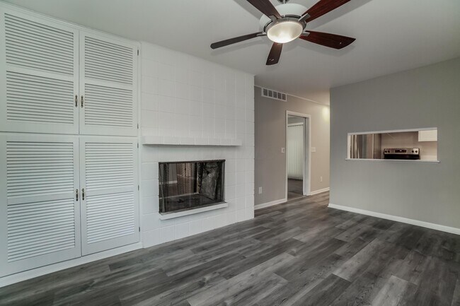 Building Photo - 414 E Clearview Ave