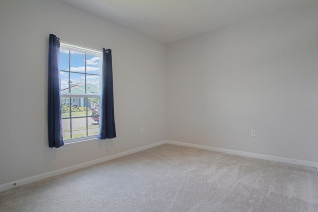 Building Photo - 3 Bedroom 2 Bathroom Single-Family Home No...