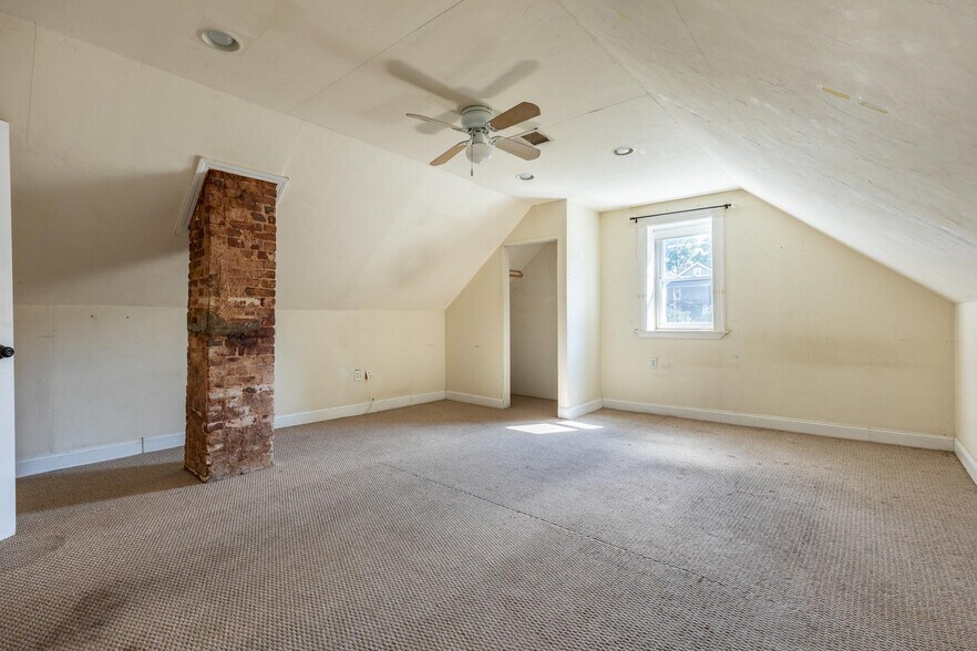 Building Photo - 93A Hillside St