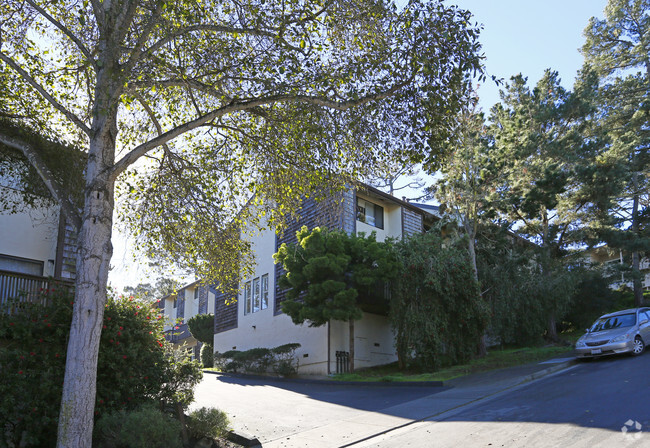 Primary Photo - Huckleberry Hill Townhouses