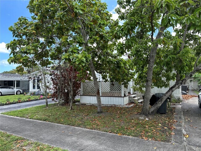 Building Photo - 3028 SW 50th St