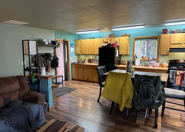 Building Photo - Kalispell Home with stunning mountain views