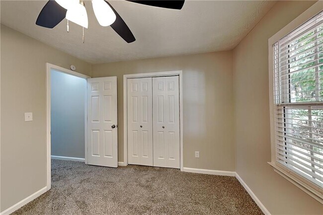 Building Photo - 3 Maplelake Dr