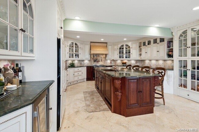 Building Photo - 13 Seatuck Ln