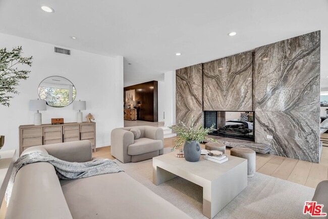 Building Photo - 802 N Crescent Dr