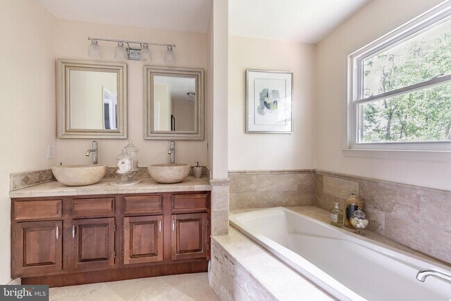 Building Photo - 9815 Wintercress Ct