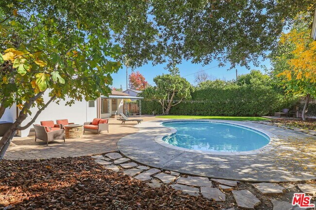 Building Photo - 5733 Radford Ave