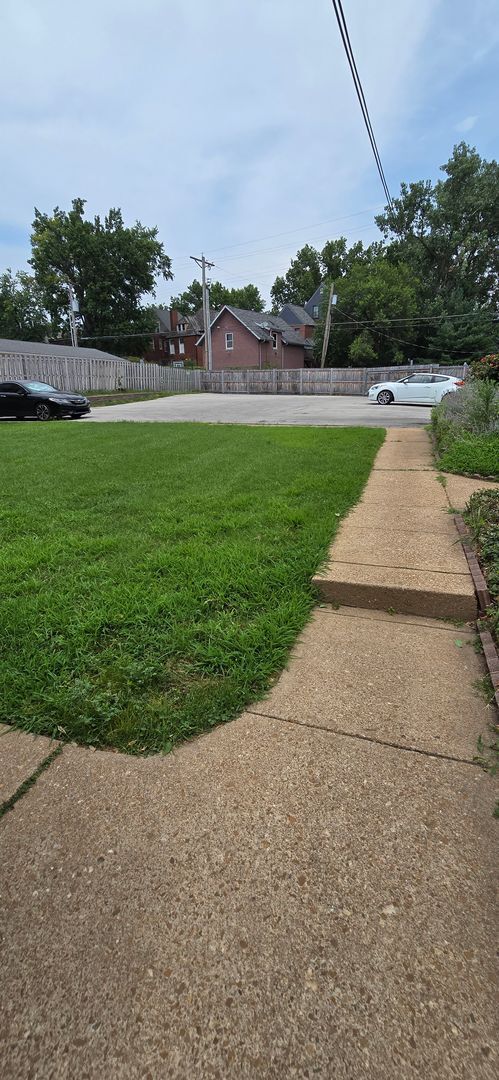 Building Photo - Beautifully Rehabbed Condo with Charm-Pool...