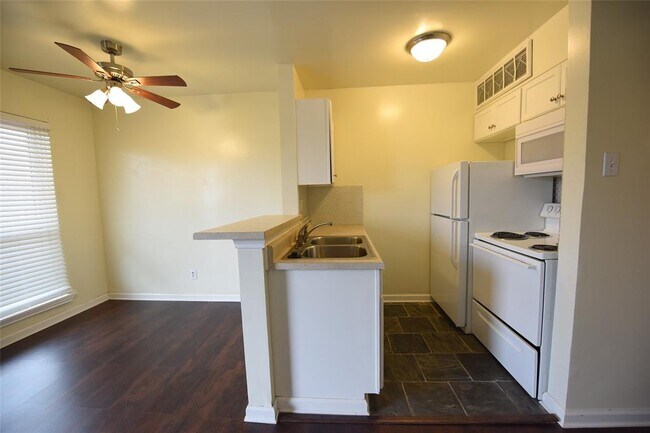 Building Photo - 5124 Live Oak St