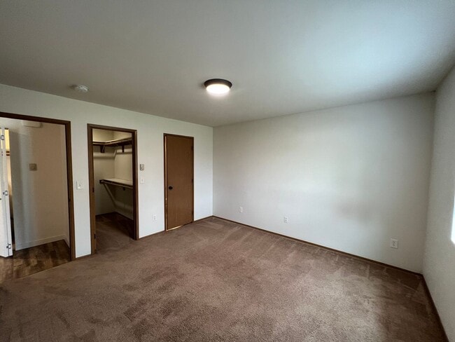 Building Photo - 3 Bedroom Home - Newly Renovated!