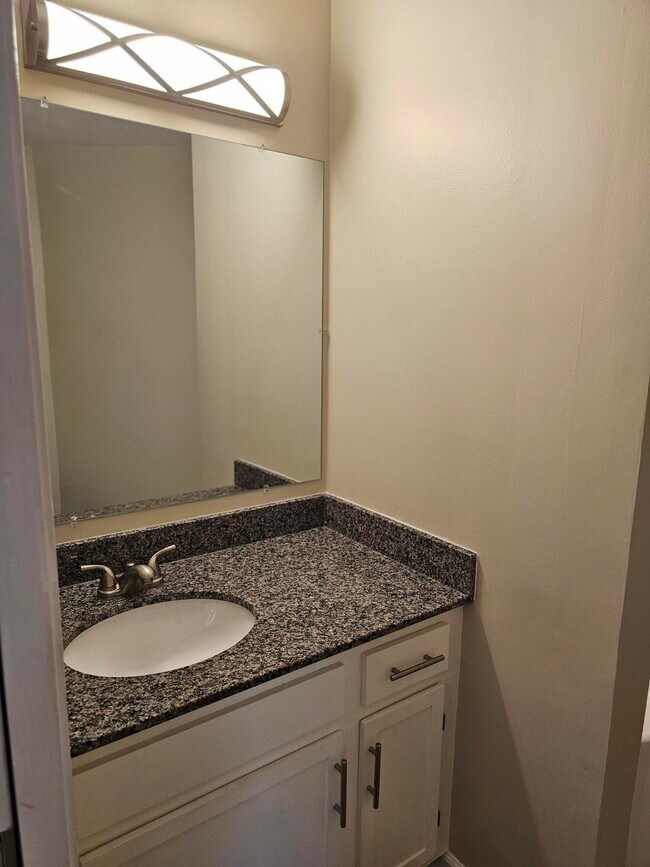 Building Photo - 5080 Seymour Rd