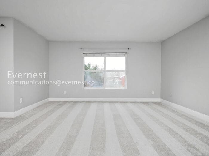 Building Photo - 1698 25th Pl NE